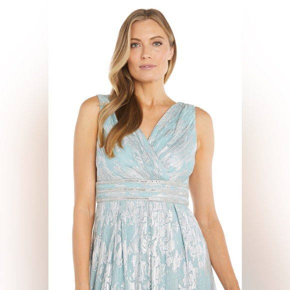 Plus Dress 🩵 - Picture 5 of 12